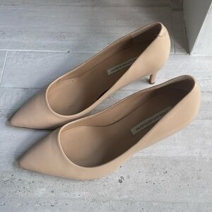 Diane von Furstenburg Heels nude leather  sz 7.5